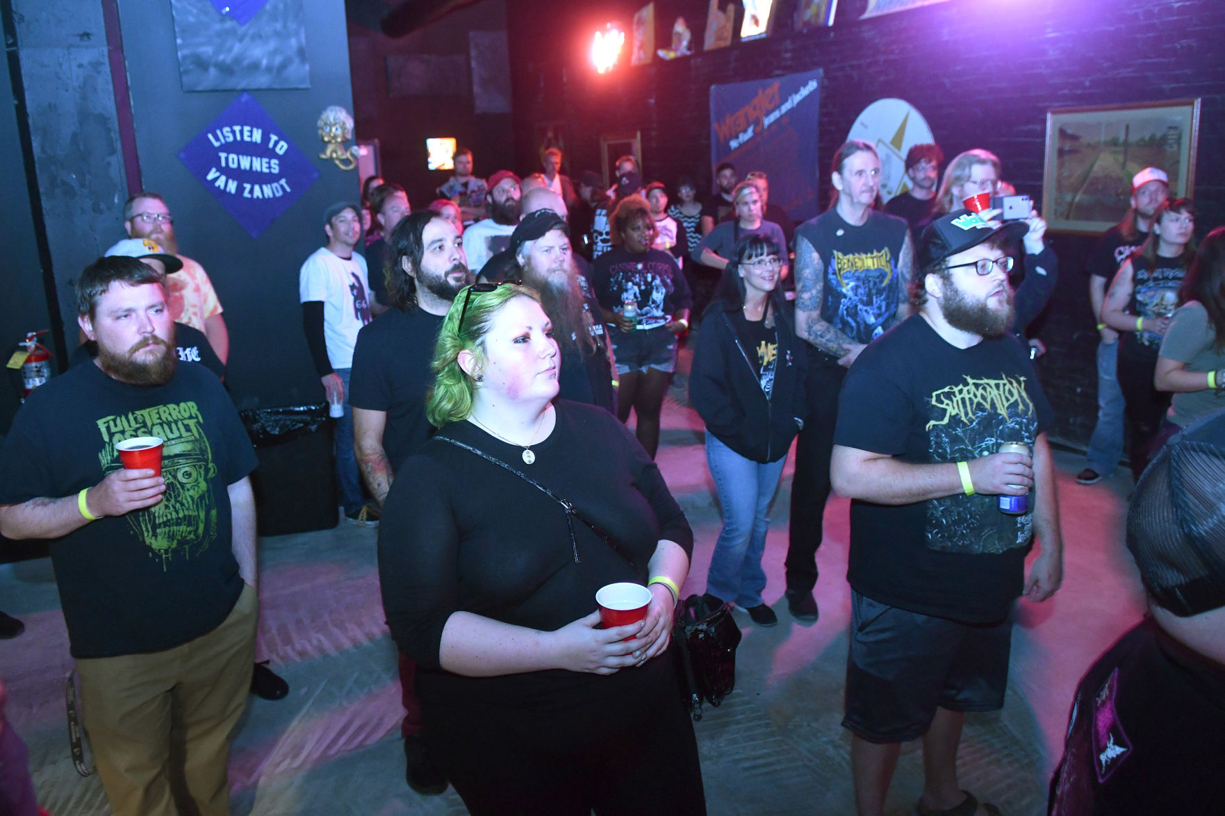 090221-qc-nws-raccoonmotel-068